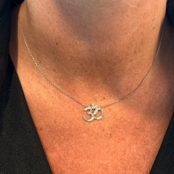 OM silver & diamond necklace - Picture 6 of 6